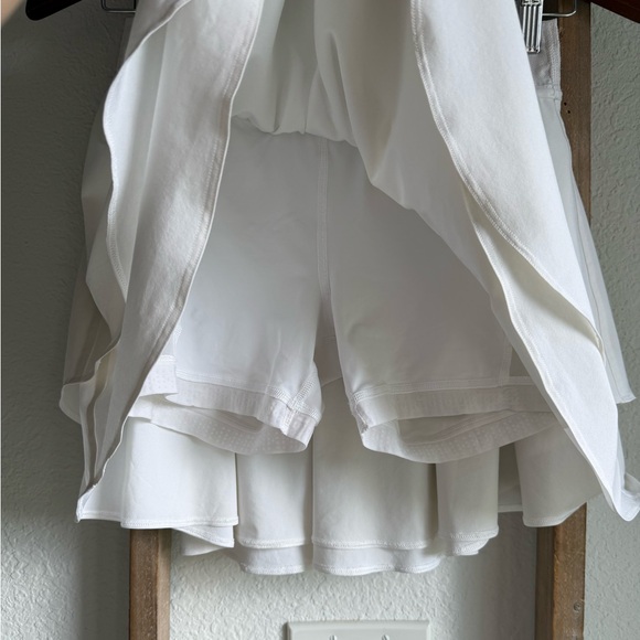Lululemon Court Revival High Waist Skort in White Sz: 4 - Picture 3 of 10